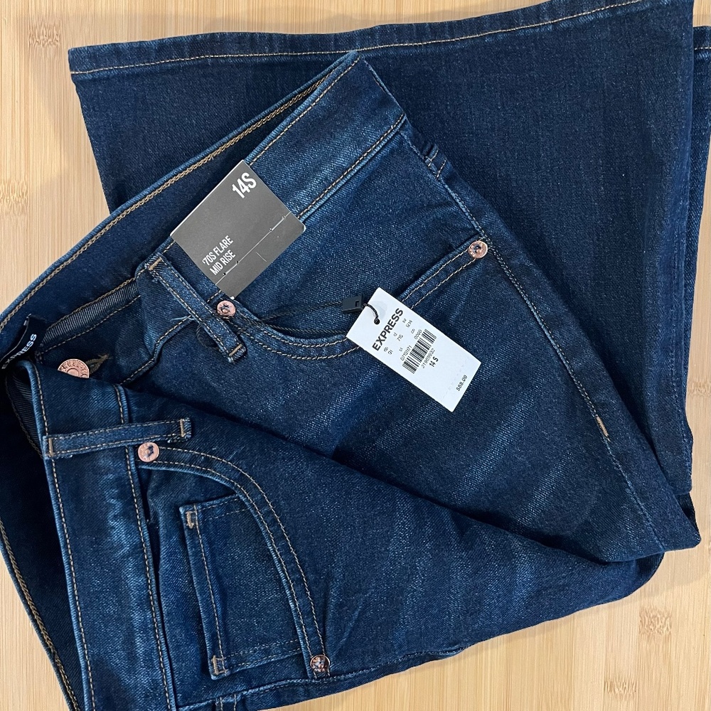Express '70s Flare Mid Rise - Picture 3 of 12